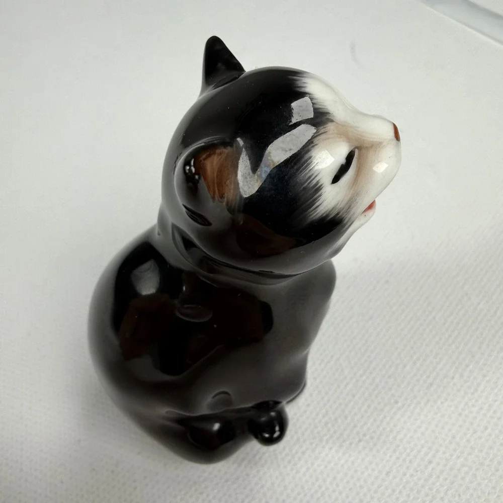 Vintage Royal Doulton Lucky Cat Fine Bone‎ China Figurine